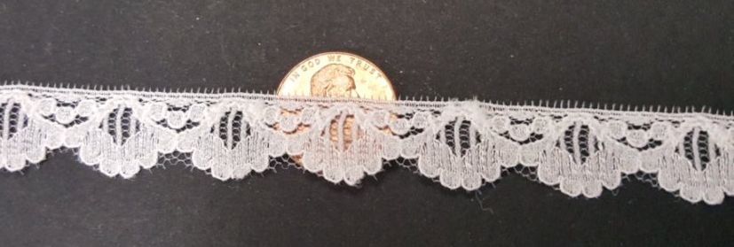 V707 White Scallop Lace 1/2"x 5 yds - 7 in stock - Click Image to Close