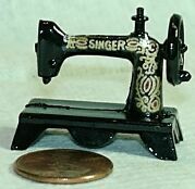 Old Fashioned Sewing Machine - Click Image to Close