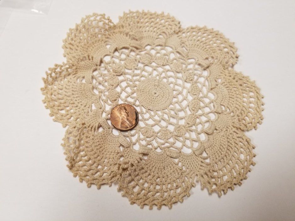 V438 Vintage Ecru Crochet Doily 6" - ONLY 1 IN STOCK - Click Image to Close